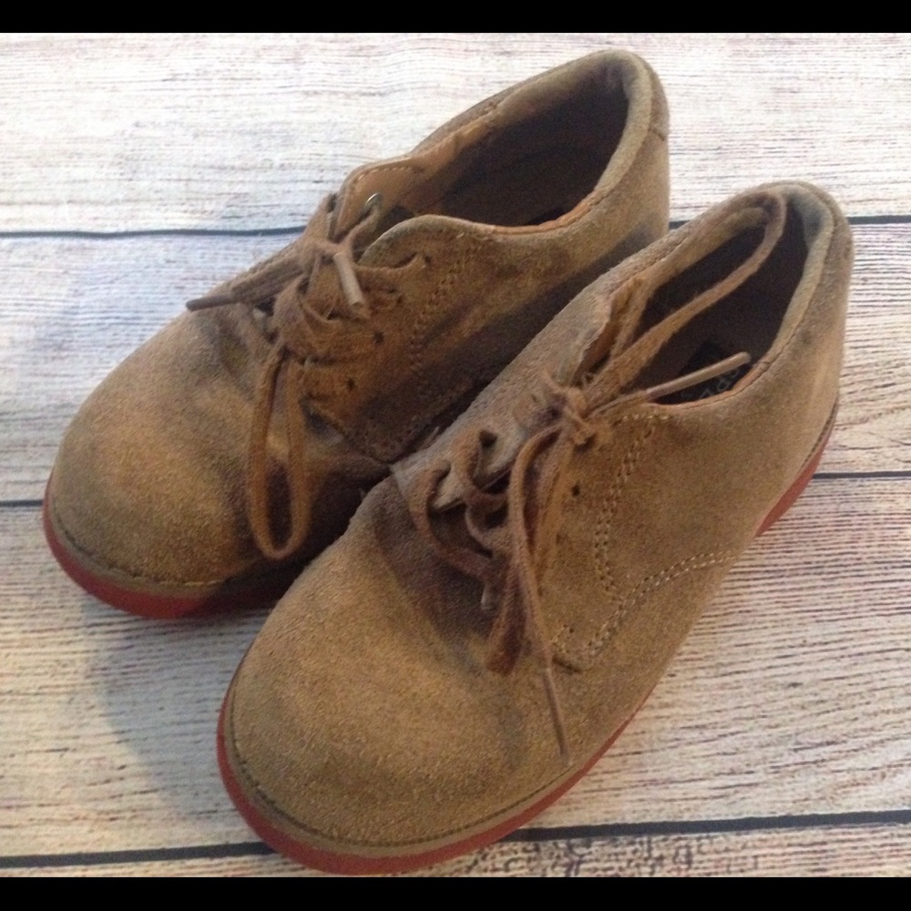 Boys sperrys size 9